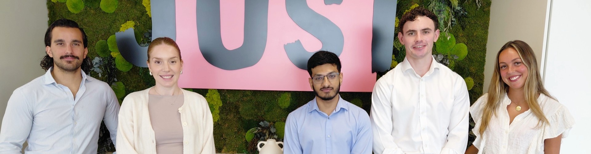 Blog header -Day in the life of an actuarial graduate.jpeg